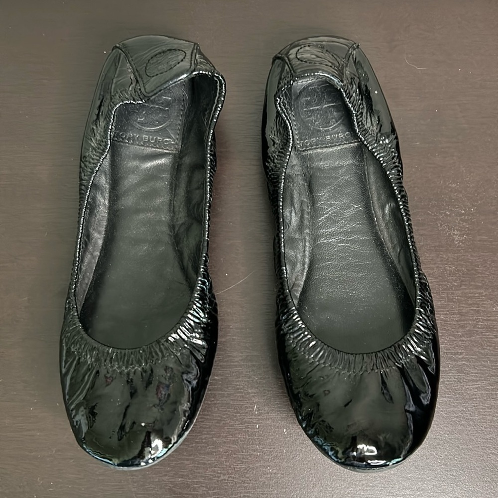 Tory Burch Eddie Patent Leather Ballet Flats Back Embossed Logo Black Shoe Sz 8